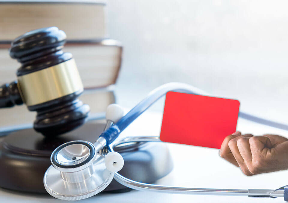 Anwalt spezialisiert auf private Krankenversicherung. Rote Karte